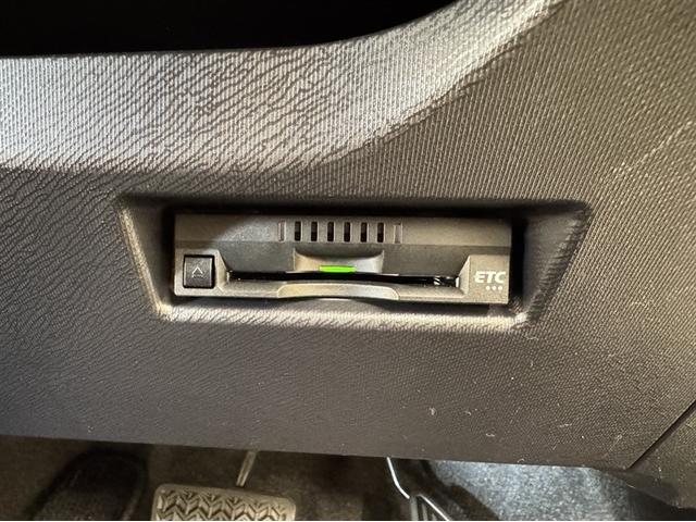 アクア Ｓ　ワンセグ内蔵メモリー　Ｂｌｕｅｔｏｏｔｈ対応　バックモニター　ＥＴＣ　スマートキー　イモビライザー　オートエアコン　横滑り防止装置　ＡＢＳ　全席パワーウィンドウ　パワーステアリング　デュアルエアバッグ（10枚目）