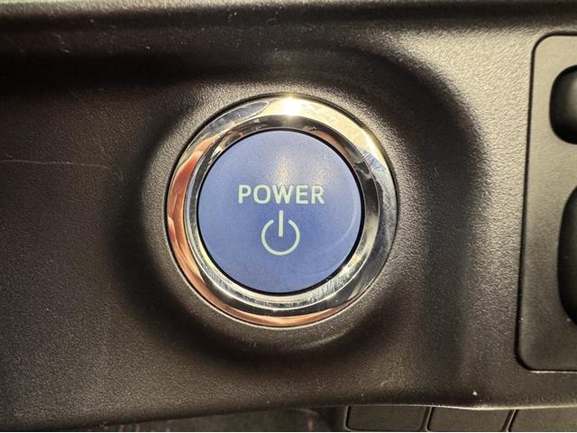 アクア Ｓ　ワンセグ内蔵メモリー　Ｂｌｕｅｔｏｏｔｈ対応　バックモニター　ＥＴＣ　スマートキー　イモビライザー　オートエアコン　横滑り防止装置　ＡＢＳ　全席パワーウィンドウ　パワーステアリング　デュアルエアバッグ（11枚目）