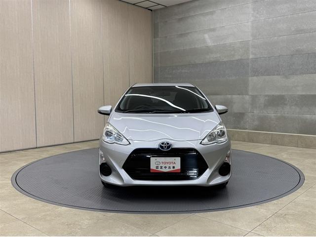 アクア Ｓ　ワンセグ内蔵メモリー　Ｂｌｕｅｔｏｏｔｈ対応　バックモニター　ＥＴＣ　スマートキー　イモビライザー　オートエアコン　横滑り防止装置　ＡＢＳ　全席パワーウィンドウ　パワーステアリング　デュアルエアバッグ（13枚目）