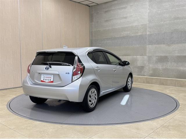 アクア Ｓ　ワンセグ内蔵メモリー　Ｂｌｕｅｔｏｏｔｈ対応　バックモニター　ＥＴＣ　スマートキー　イモビライザー　オートエアコン　横滑り防止装置　ＡＢＳ　全席パワーウィンドウ　パワーステアリング　デュアルエアバッグ（15枚目）