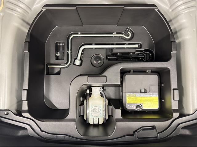 アクア Ｓ　ワンセグ内蔵メモリー　Ｂｌｕｅｔｏｏｔｈ対応　バックモニター　ＥＴＣ　スマートキー　イモビライザー　オートエアコン　横滑り防止装置　ＡＢＳ　全席パワーウィンドウ　パワーステアリング　デュアルエアバッグ（16枚目）