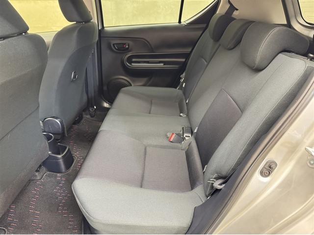 アクア Ｓ　ワンセグ内蔵メモリー　Ｂｌｕｅｔｏｏｔｈ対応　バックモニター　ＥＴＣ　スマートキー　イモビライザー　オートエアコン　横滑り防止装置　ＡＢＳ　全席パワーウィンドウ　パワーステアリング　デュアルエアバッグ（18枚目）