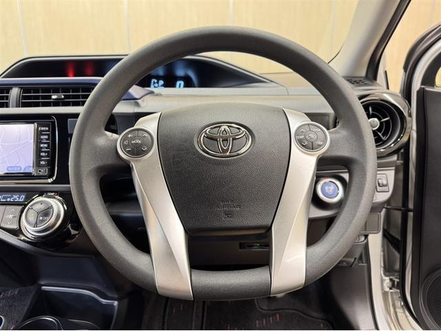 アクア Ｓ　ワンセグ内蔵メモリー　Ｂｌｕｅｔｏｏｔｈ対応　バックモニター　ＥＴＣ　スマートキー　イモビライザー　オートエアコン　横滑り防止装置　ＡＢＳ　全席パワーウィンドウ　パワーステアリング　デュアルエアバッグ（22枚目）