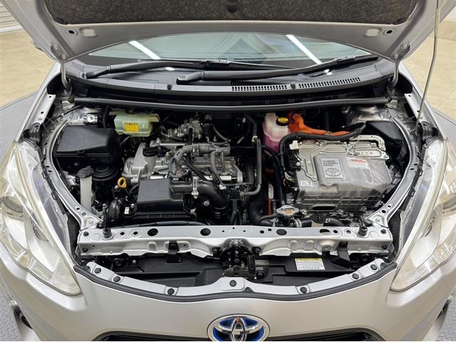 アクア Ｓ　ワンセグ内蔵メモリー　Ｂｌｕｅｔｏｏｔｈ対応　バックモニター　ＥＴＣ　スマートキー　イモビライザー　オートエアコン　横滑り防止装置　ＡＢＳ　全席パワーウィンドウ　パワーステアリング　デュアルエアバッグ（28枚目）