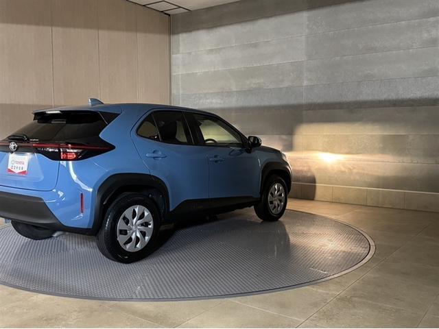 ヤリスクロス Ｘ　衝突被害軽減ブレーキ　ペダル踏み間違い急発進抑制装置　ディスプレイオーディオ　Ｂｌｕｅｔｏｏｔｈ　バックモニター　クルーズコントロール　先進ライト　車線逸脱警報　マニュアルエアコン　スマートキー（10枚目）