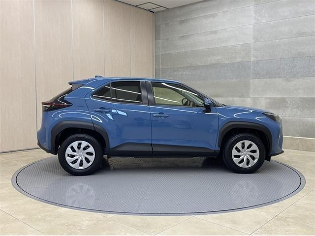 ヤリスクロス Ｘ　衝突被害軽減ブレーキ　ペダル踏み間違い急発進抑制装置　ディスプレイオーディオ　Ｂｌｕｅｔｏｏｔｈ　バックモニター　クルーズコントロール　先進ライト　車線逸脱警報　マニュアルエアコン　スマートキー（12枚目）