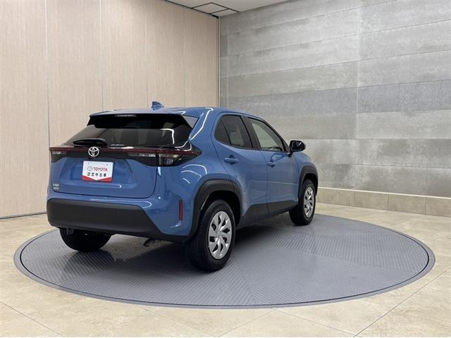 ヤリスクロス Ｘ　衝突被害軽減ブレーキ　ペダル踏み間違い急発進抑制装置　ディスプレイオーディオ　Ｂｌｕｅｔｏｏｔｈ　バックモニター　クルーズコントロール　先進ライト　車線逸脱警報　マニュアルエアコン　スマートキー（13枚目）