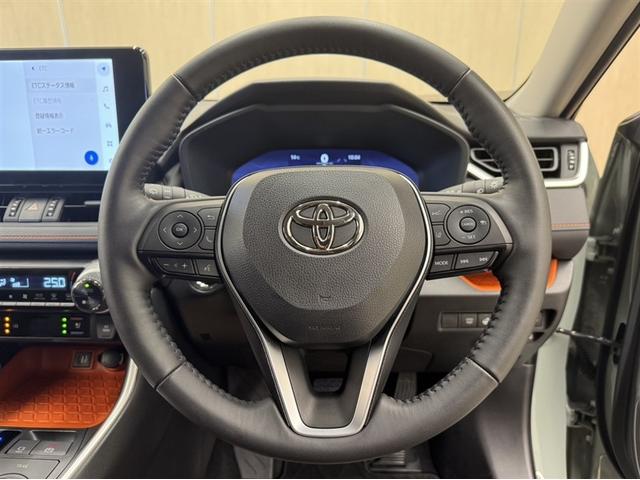 ＲＡＶ４ ハイブリッドアドベンチャー　４ＷＤ　衝突被害軽減ブレーキ　ペダル踏み間違い急発進抑制装置　ナビ　フルセグ　Ｂｌｕｅｔｏｏｔｈ　ＥＴＣ　シートヒーター・ベンチレーション　試乗車　電源コンセント　サンルーフ　クルーズコントロール（6枚目）