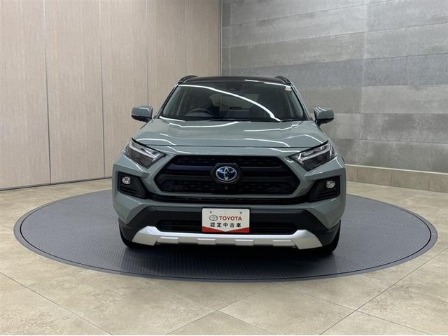 ＲＡＶ４ ハイブリッドアドベンチャー　４ＷＤ　衝突被害軽減ブレーキ　ペダル踏み間違い急発進抑制装置　ナビ　フルセグ　Ｂｌｕｅｔｏｏｔｈ　ＥＴＣ　シートヒーター・ベンチレーション　試乗車　電源コンセント　サンルーフ　クルーズコントロール（18枚目）