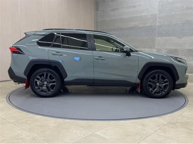 ＲＡＶ４ ハイブリッドアドベンチャー　４ＷＤ　衝突被害軽減ブレーキ　ペダル踏み間違い急発進抑制装置　ナビ　フルセグ　Ｂｌｕｅｔｏｏｔｈ　ＥＴＣ　シートヒーター・ベンチレーション　試乗車　電源コンセント　サンルーフ　クルーズコントロール（19枚目）