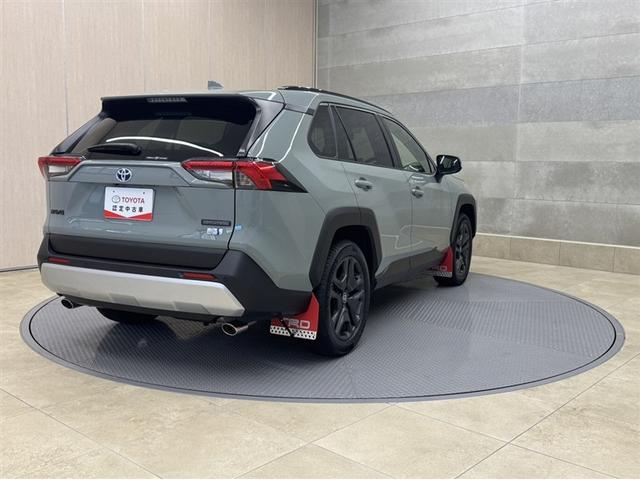 ＲＡＶ４ ハイブリッドアドベンチャー　４ＷＤ　衝突被害軽減ブレーキ　ペダル踏み間違い急発進抑制装置　ナビ　フルセグ　Ｂｌｕｅｔｏｏｔｈ　ＥＴＣ　シートヒーター・ベンチレーション　試乗車　電源コンセント　サンルーフ　クルーズコントロール（20枚目）