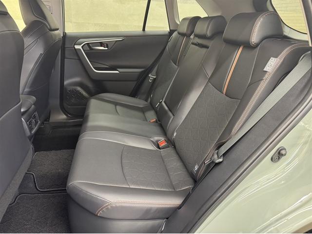 ＲＡＶ４ ハイブリッドアドベンチャー　４ＷＤ　衝突被害軽減ブレーキ　ペダル踏み間違い急発進抑制装置　ナビ　フルセグ　Ｂｌｕｅｔｏｏｔｈ　ＥＴＣ　シートヒーター・ベンチレーション　試乗車　電源コンセント　サンルーフ　クルーズコントロール（23枚目）