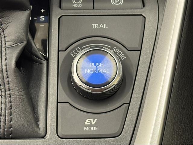 ＲＡＶ４ ハイブリッドアドベンチャー　４ＷＤ　衝突被害軽減ブレーキ　ペダル踏み間違い急発進抑制装置　ナビ　フルセグ　Ｂｌｕｅｔｏｏｔｈ　ＥＴＣ　シートヒーター・ベンチレーション　試乗車　電源コンセント　サンルーフ　クルーズコントロール（27枚目）