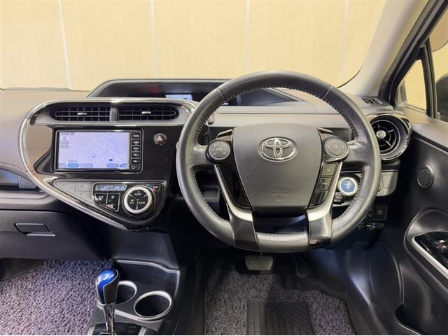 アクア Ｇ　衝突被害軽減ブレーキ　ペダル踏間違い急発進抑制装置　車線逸脱警報装置　オートハイビーム　ワンセグ内蔵メモリー　Ｂｌｕｅｔｏｏｔｈ　バックモニター　ＥＴＣ　スマートキー　ワンオーナー　整備記録簿　ＬＥＤ（6枚目）