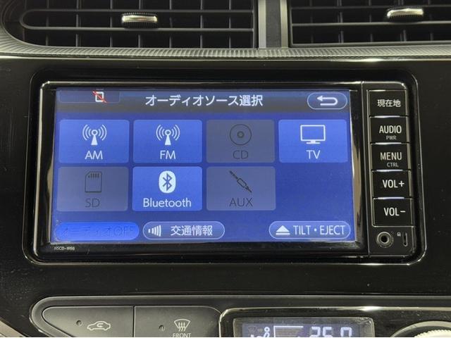 アクア Ｇ　衝突被害軽減ブレーキ　ペダル踏間違い急発進抑制装置　車線逸脱警報装置　オートハイビーム　ワンセグ内蔵メモリー　Ｂｌｕｅｔｏｏｔｈ　バックモニター　ＥＴＣ　スマートキー　ワンオーナー　整備記録簿　ＬＥＤ（7枚目）