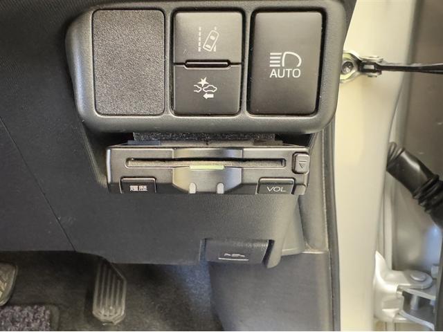 アクア Ｇ　衝突被害軽減ブレーキ　ペダル踏間違い急発進抑制装置　車線逸脱警報装置　オートハイビーム　ワンセグ内蔵メモリー　Ｂｌｕｅｔｏｏｔｈ　バックモニター　ＥＴＣ　スマートキー　ワンオーナー　整備記録簿　ＬＥＤ（10枚目）