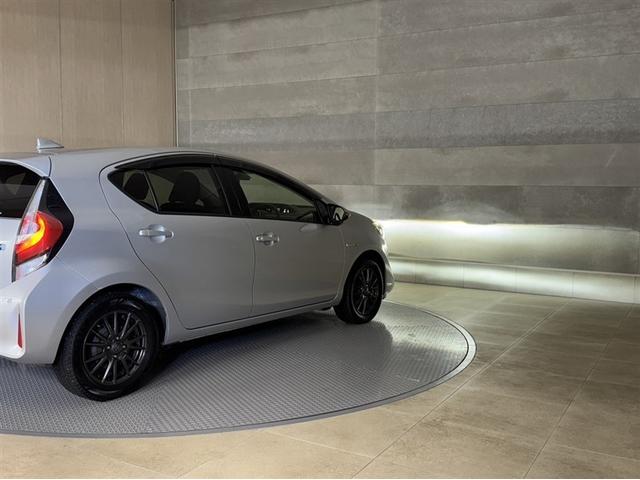 アクア Ｇ　衝突被害軽減ブレーキ　ペダル踏間違い急発進抑制装置　車線逸脱警報装置　オートハイビーム　ワンセグ内蔵メモリー　Ｂｌｕｅｔｏｏｔｈ　バックモニター　ＥＴＣ　スマートキー　ワンオーナー　整備記録簿　ＬＥＤ（13枚目）