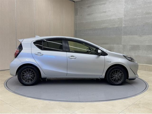 アクア Ｇ　衝突被害軽減ブレーキ　ペダル踏間違い急発進抑制装置　車線逸脱警報装置　オートハイビーム　ワンセグ内蔵メモリー　Ｂｌｕｅｔｏｏｔｈ　バックモニター　ＥＴＣ　スマートキー　ワンオーナー　整備記録簿　ＬＥＤ（15枚目）