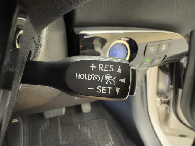 プリウス Ａ　衝突被害軽減ブレーキ　ペダル踏み間違急発進抑制装置　車線逸脱警報装置　オートハイビーム　ブラインドスポットモニター　ＥＴＣ２．０　ドラレコ　フルセグ内蔵メモリーナビ　Ｂｌｕｅｔｏｏｔｈ　バックモニター（8枚目）