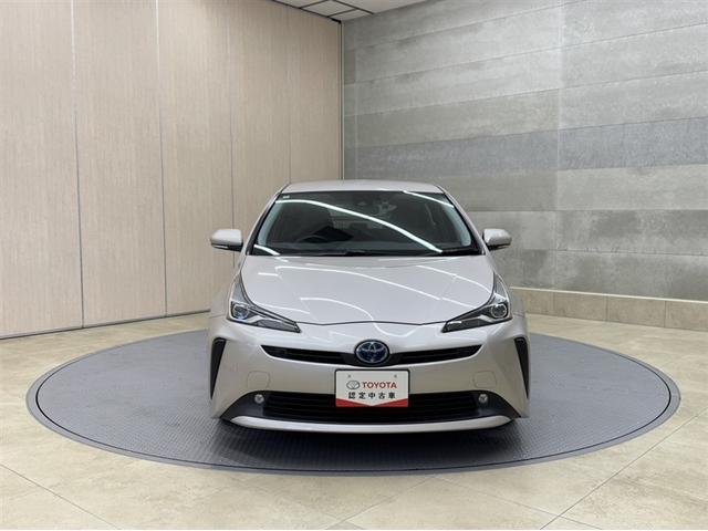 プリウス Ａ　衝突被害軽減ブレーキ　ペダル踏み間違急発進抑制装置　車線逸脱警報装置　オートハイビーム　ブラインドスポットモニター　ＥＴＣ２．０　ドラレコ　フルセグ内蔵メモリーナビ　Ｂｌｕｅｔｏｏｔｈ　バックモニター（17枚目）