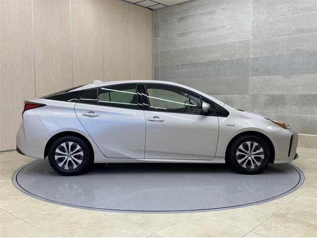 プリウス Ａ　衝突被害軽減ブレーキ　ペダル踏み間違急発進抑制装置　車線逸脱警報装置　オートハイビーム　ブラインドスポットモニター　ＥＴＣ２．０　ドラレコ　フルセグ内蔵メモリーナビ　Ｂｌｕｅｔｏｏｔｈ　バックモニター（18枚目）