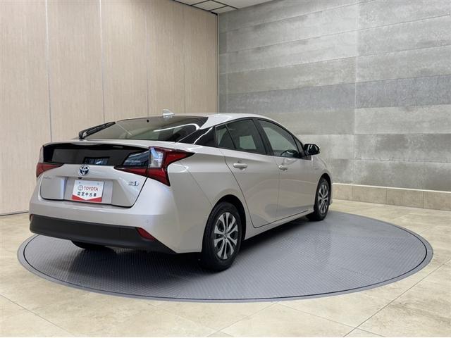 プリウス Ａ　衝突被害軽減ブレーキ　ペダル踏み間違急発進抑制装置　車線逸脱警報装置　オートハイビーム　ブラインドスポットモニター　ＥＴＣ２．０　ドラレコ　フルセグ内蔵メモリーナビ　Ｂｌｕｅｔｏｏｔｈ　バックモニター（19枚目）