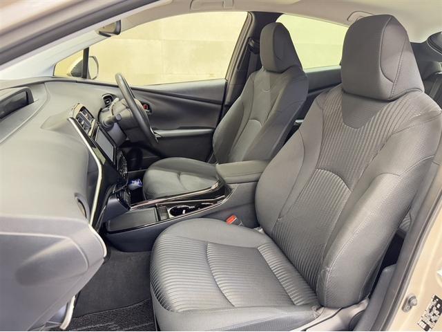 プリウス Ａ　衝突被害軽減ブレーキ　ペダル踏み間違急発進抑制装置　車線逸脱警報装置　オートハイビーム　ブラインドスポットモニター　ＥＴＣ２．０　ドラレコ　フルセグ内蔵メモリーナビ　Ｂｌｕｅｔｏｏｔｈ　バックモニター（21枚目）