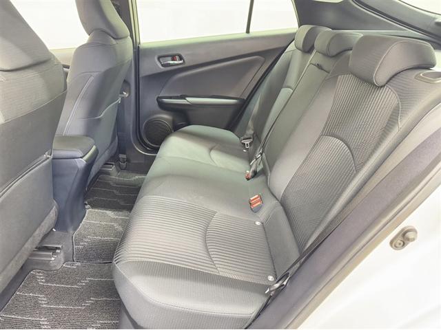 プリウス Ａ　衝突被害軽減ブレーキ　ペダル踏み間違急発進抑制装置　車線逸脱警報装置　オートハイビーム　ブラインドスポットモニター　ＥＴＣ２．０　ドラレコ　フルセグ内蔵メモリーナビ　Ｂｌｕｅｔｏｏｔｈ　バックモニター（22枚目）