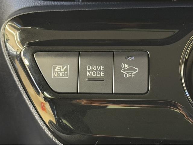 プリウス Ａ　衝突被害軽減ブレーキ　ペダル踏み間違急発進抑制装置　車線逸脱警報装置　オートハイビーム　ブラインドスポットモニター　ＥＴＣ２．０　ドラレコ　フルセグ内蔵メモリーナビ　Ｂｌｕｅｔｏｏｔｈ　バックモニター（25枚目）