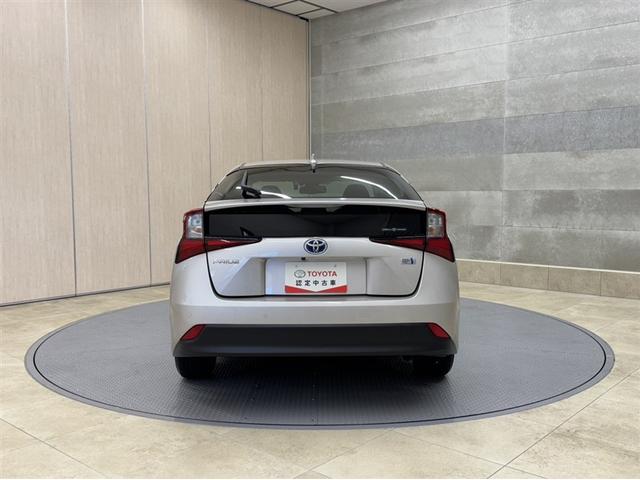 プリウス Ａ　衝突被害軽減ブレーキ　ペダル踏み間違急発進抑制装置　車線逸脱警報装置　オートハイビーム　ブラインドスポットモニター　ＥＴＣ２．０　ドラレコ　フルセグ内蔵メモリーナビ　Ｂｌｕｅｔｏｏｔｈ　バックモニター（28枚目）