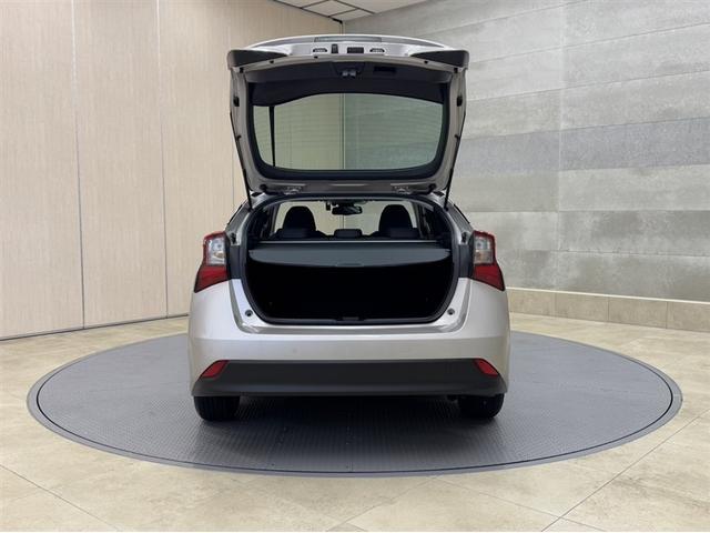 プリウス Ａ　衝突被害軽減ブレーキ　ペダル踏み間違急発進抑制装置　車線逸脱警報装置　オートハイビーム　ブラインドスポットモニター　ＥＴＣ２．０　ドラレコ　フルセグ内蔵メモリーナビ　Ｂｌｕｅｔｏｏｔｈ　バックモニター（29枚目）