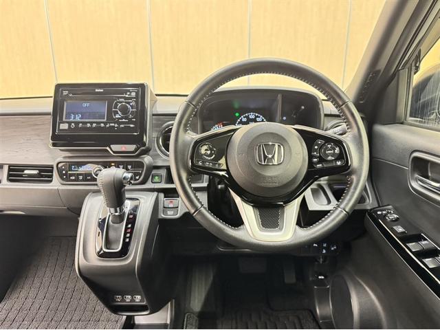 Ｎ－ＯＮＥ プレミアム　ツアラー　衝突被害軽減ブレーキ　ペダル踏み間違い急発進抑制装置　車線逸脱警報装置　オートハイビーム　スマートキー　クルーズコントロール　ワンオーナー　整備記録簿　サイドエアバック　ＬＥＤライト　オートエアコン（5枚目）