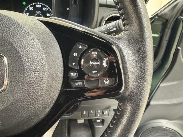 Ｎ－ＯＮＥ プレミアム　ツアラー　衝突被害軽減ブレーキ　ペダル踏み間違い急発進抑制装置　車線逸脱警報装置　オートハイビーム　スマートキー　クルーズコントロール　ワンオーナー　整備記録簿　サイドエアバック　ＬＥＤライト　オートエアコン（7枚目）