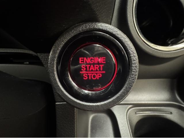 Ｎ－ＯＮＥ プレミアム　ツアラー　衝突被害軽減ブレーキ　ペダル踏み間違い急発進抑制装置　車線逸脱警報装置　オートハイビーム　スマートキー　クルーズコントロール　ワンオーナー　整備記録簿　サイドエアバック　ＬＥＤライト　オートエアコン（9枚目）