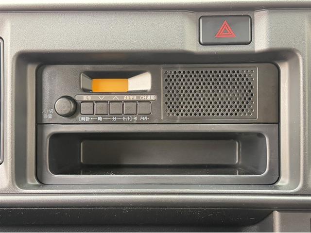 ハイゼットカーゴ ＤＸ　ＳＡＩＩＩ　衝突被害軽減ブレーキ　ペダル踏み間違い急発進抑制装置　車線逸脱警報装置　オートハイビーム　キーレスエントリー　アイドリングストップ　横滑り防止装置　ＡＢＳ　デュアルエアバッグ　マニュアルエアコン（6枚目）