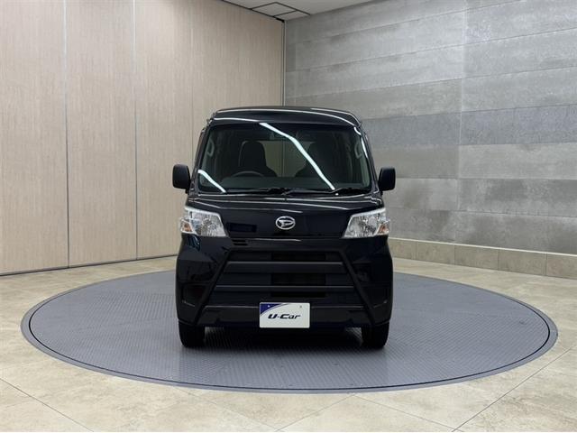 ハイゼットカーゴ ＤＸ　ＳＡＩＩＩ　衝突被害軽減ブレーキ　ペダル踏み間違い急発進抑制装置　車線逸脱警報装置　オートハイビーム　キーレスエントリー　アイドリングストップ　横滑り防止装置　ＡＢＳ　デュアルエアバッグ　マニュアルエアコン（8枚目）