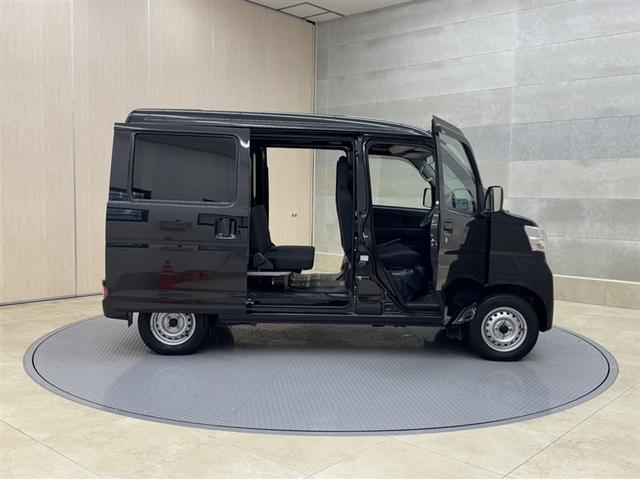 ハイゼットカーゴ ＤＸ　ＳＡＩＩＩ　衝突被害軽減ブレーキ　ペダル踏み間違い急発進抑制装置　車線逸脱警報装置　オートハイビーム　キーレスエントリー　アイドリングストップ　横滑り防止装置　ＡＢＳ　デュアルエアバッグ　マニュアルエアコン（10枚目）