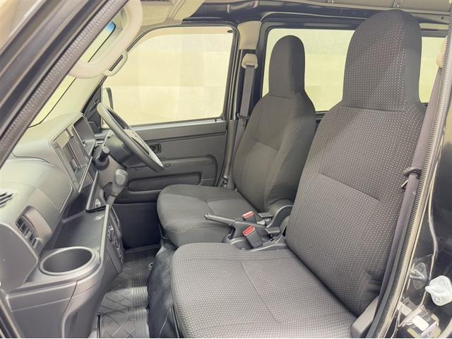 ハイゼットカーゴ ＤＸ　ＳＡＩＩＩ　衝突被害軽減ブレーキ　ペダル踏み間違い急発進抑制装置　車線逸脱警報装置　オートハイビーム　キーレスエントリー　アイドリングストップ　横滑り防止装置　ＡＢＳ　デュアルエアバッグ　マニュアルエアコン（12枚目）