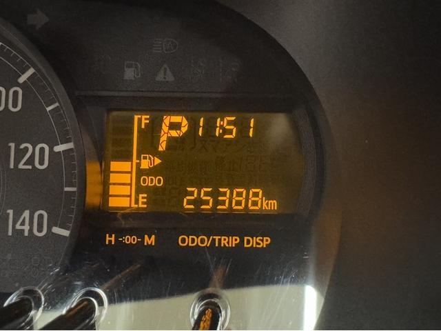 ハイゼットカーゴ ＤＸ　ＳＡＩＩＩ　衝突被害軽減ブレーキ　ペダル踏み間違い急発進抑制装置　車線逸脱警報装置　オートハイビーム　キーレスエントリー　アイドリングストップ　横滑り防止装置　ＡＢＳ　デュアルエアバッグ　マニュアルエアコン（14枚目）