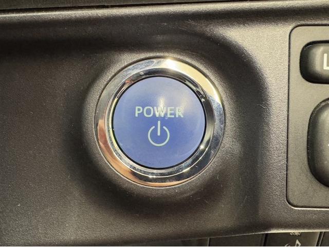 アクア S メモリーナビ ワンセグ スマートキー オートエアコン CD再生 デュアルエアバック 横滑り防止装置 盗難防止装(9枚目)