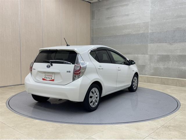 アクア S メモリーナビ ワンセグ スマートキー オートエアコン CD再生 デュアルエアバック 横滑り防止装置 盗難防止装(13枚目)