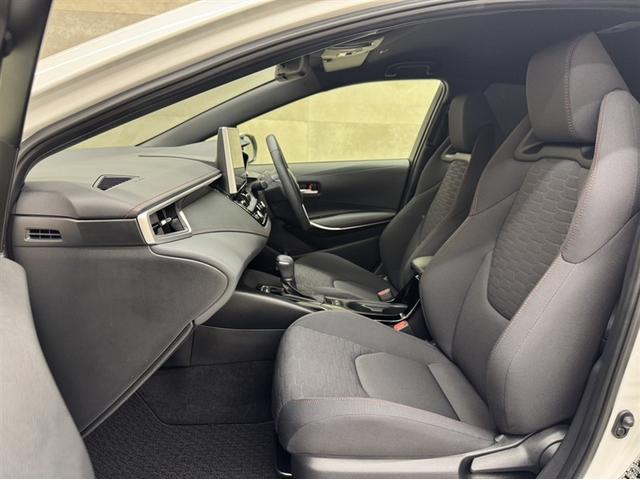 カローラスポーツ ハイブリッドＧ　Ｚ　衝突被害軽減ブレーキ　ペダル踏み間違い急発進抑制装置　ドライブレコーダー　ナビ　フルセグ　Ｂｌｕｅｔｏｏｔｈ　バックモニター　ＥＴＣ　ＬＥＤ　ブラインドスポットモニター　シートヒーター　オートエアコン（21枚目）