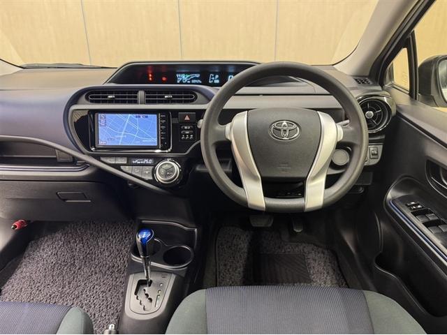 アクア S ワンセグ内蔵メモリー Bluetooth対応 ETC キーレスエントリー 整備記録簿 横滑り防止装置 ABS オートエアコン 全席パワーウィンドウ デュアルエアバッグ(6枚目)