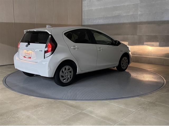 アクア S ワンセグ内蔵メモリー Bluetooth対応 ETC キーレスエントリー 整備記録簿 横滑り防止装置 ABS オートエアコン 全席パワーウィンドウ デュアルエアバッグ(10枚目)