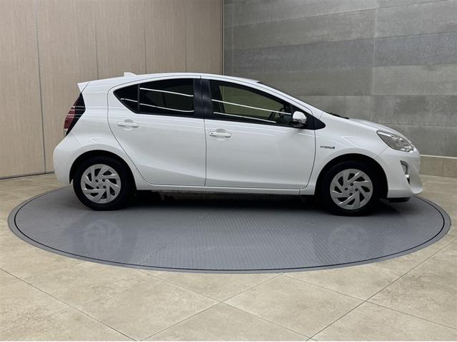 アクア S ワンセグ内蔵メモリー Bluetooth対応 ETC キーレスエントリー 整備記録簿 横滑り防止装置 ABS オートエアコン 全席パワーウィンドウ デュアルエアバッグ(12枚目)