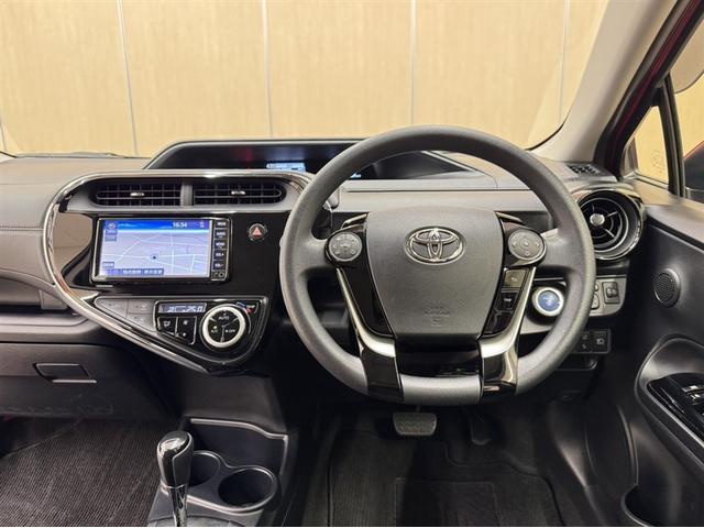 アクア Sスタイルブラック シートヒーター 衝突被害軽減ブレーキ ペダル踏み間違い急発進抑制装置 車線逸脱警報装置 オートハイビーム ワンセグ内蔵メモリー バックモニター ETC スマートキー 整備記録簿 LEDライト(6枚目)