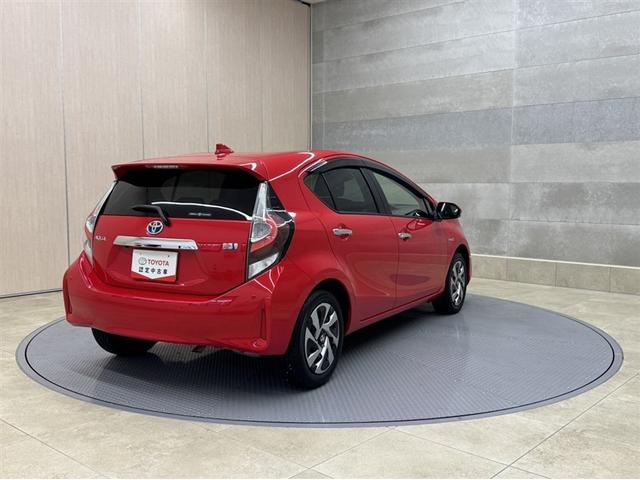 アクア Sスタイルブラック シートヒーター 衝突被害軽減ブレーキ ペダル踏み間違い急発進抑制装置 車線逸脱警報装置 オートハイビーム ワンセグ内蔵メモリー バックモニター ETC スマートキー 整備記録簿 LEDライト(15枚目)