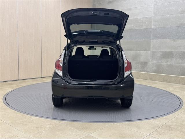 アクア Ｇ　寒冷地仕様　シートヒーター　衝突被害軽減ブレーキ　車線逸脱警報装置　オートハイビーム　フルセグ内蔵メモリーナビ　ＤＶＤ　Ｂｌｕｅｔｏｏｔｈ　バックモニター　ＥＴＣ　スマートキー　クルーズコントロール（27枚目）