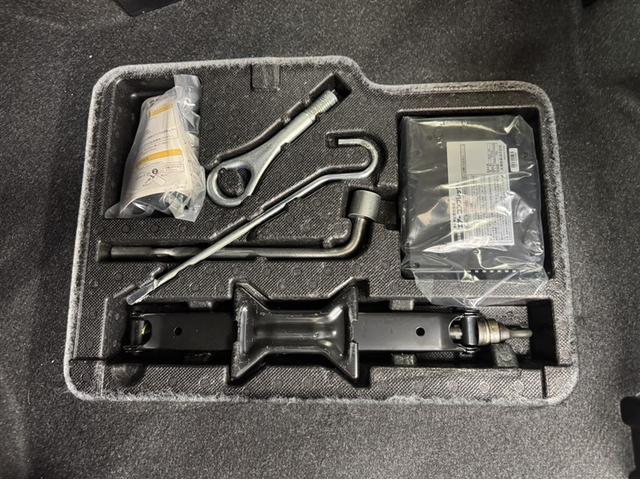 ルーミー G 衝突被害軽減ブレーキ ペダル踏間違い急発進抑制装置 車線逸脱警報装置 オートハイビーム フルセグ内蔵メモリーナビ CD/DVD Bluetooth バックモニター ETC 両側電動スライドドア LED(17枚目)