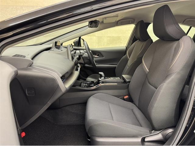 プリウス Ｇ　衝突被害軽減ブレーキ　ペダル踏み間違い急発進抑制装置　電源コンセント　ディスプレイオーディオ　ＥＴＣ　ＬＥＤ　Ｂｌｕｅｔｏｏｔｈ　シートヒーター　クルーズコントロール　ブラインドスポットモニター（21枚目）